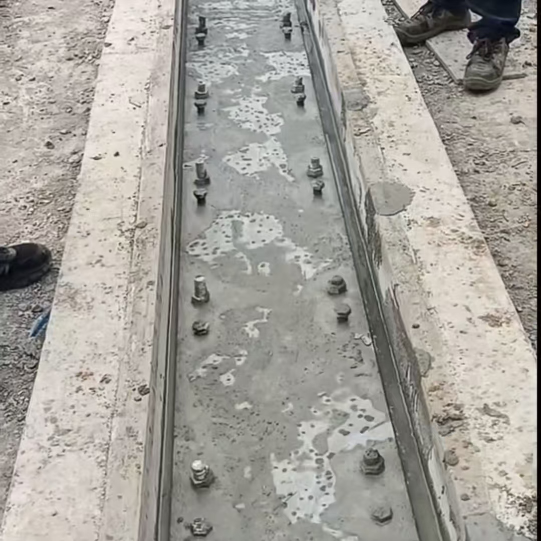徐闻港口码头起重机龙门吊重型机械设备稳固用早强快凝轨道胶泥